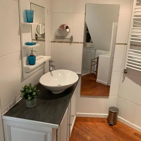 Historical Town Center Spacious Flat Daire