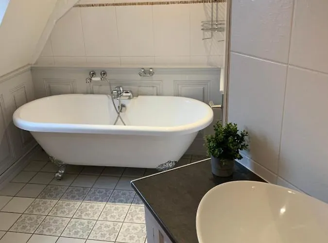 Historical Town Center Spacious Flat