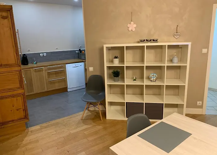 Historical Town Center Spacious Flat